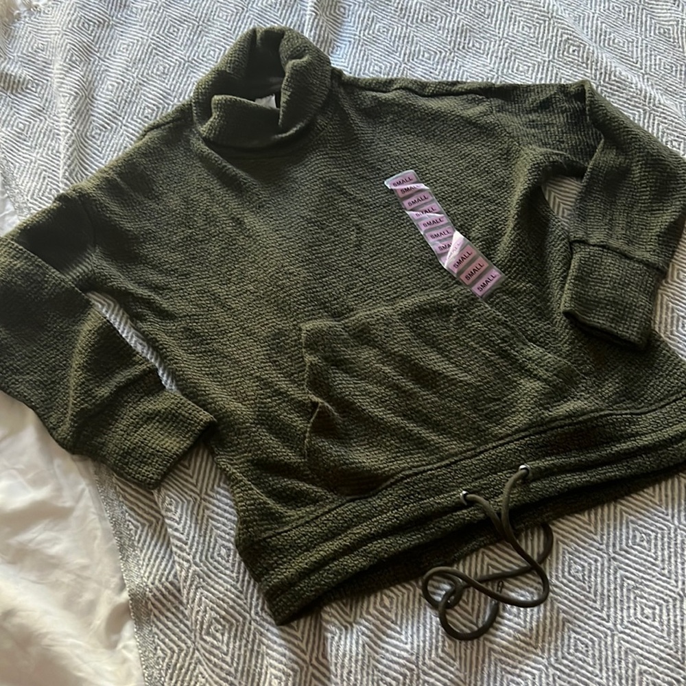 Green pullover sweater